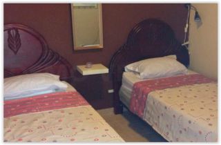 Island Life Blakpackers Hostal Room 2